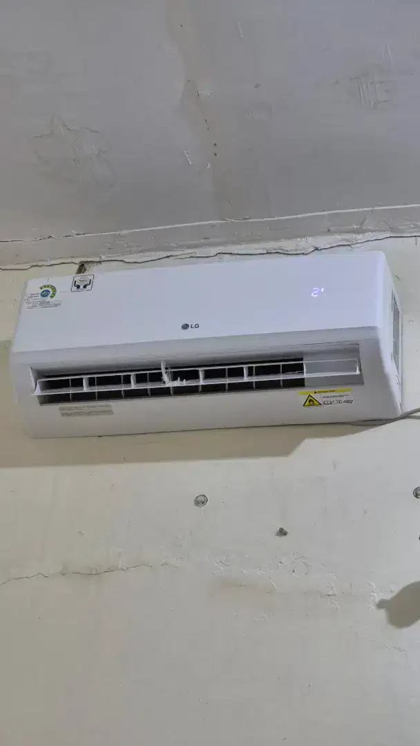 Dijual cepat AC LG