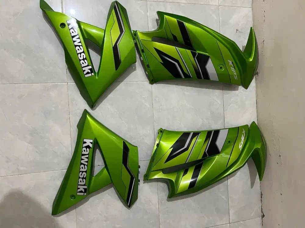 Fairing /sayap atas dan bawah ninja rr new hijau metalik
