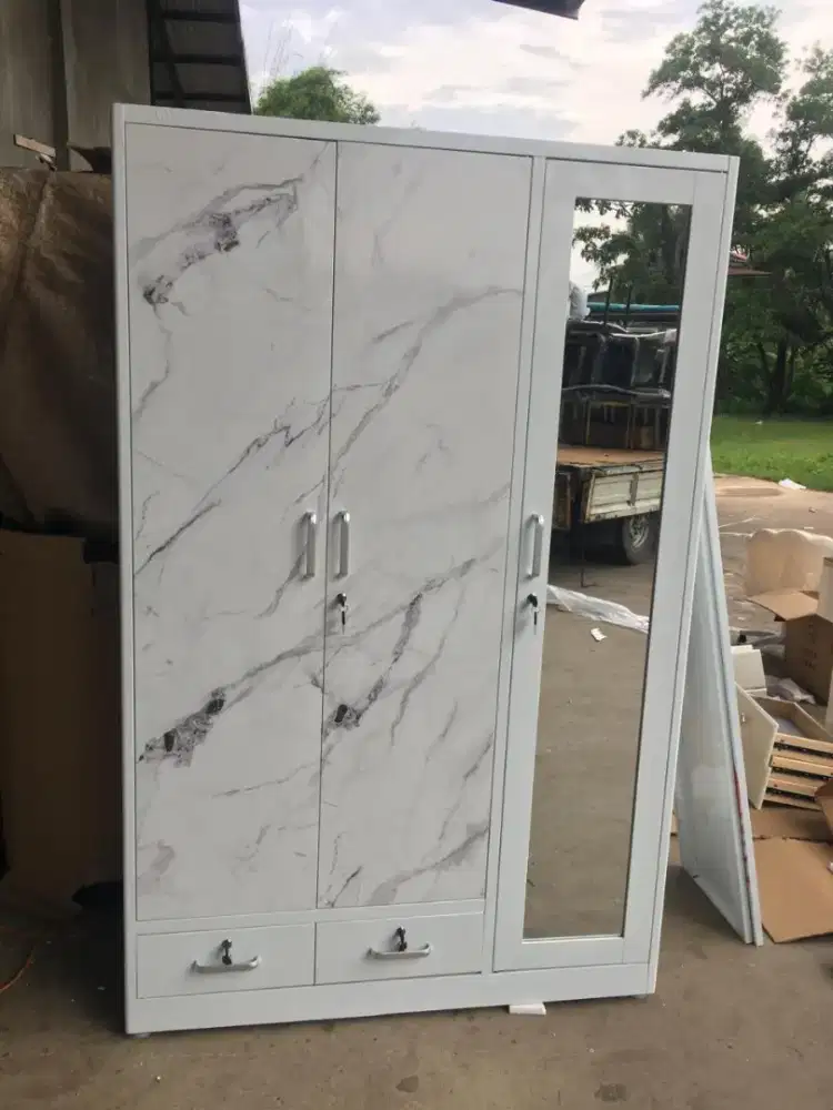 Lemari baju besi / lemari pakaian besi / lemari metal / lemari gamis