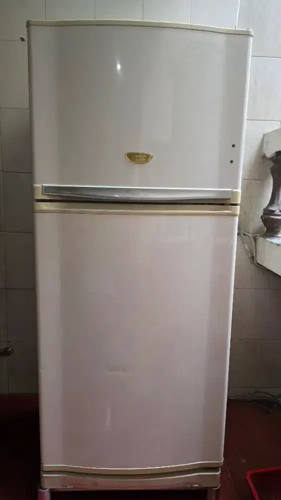 Jual kulkas sharp  besar 2 pintu