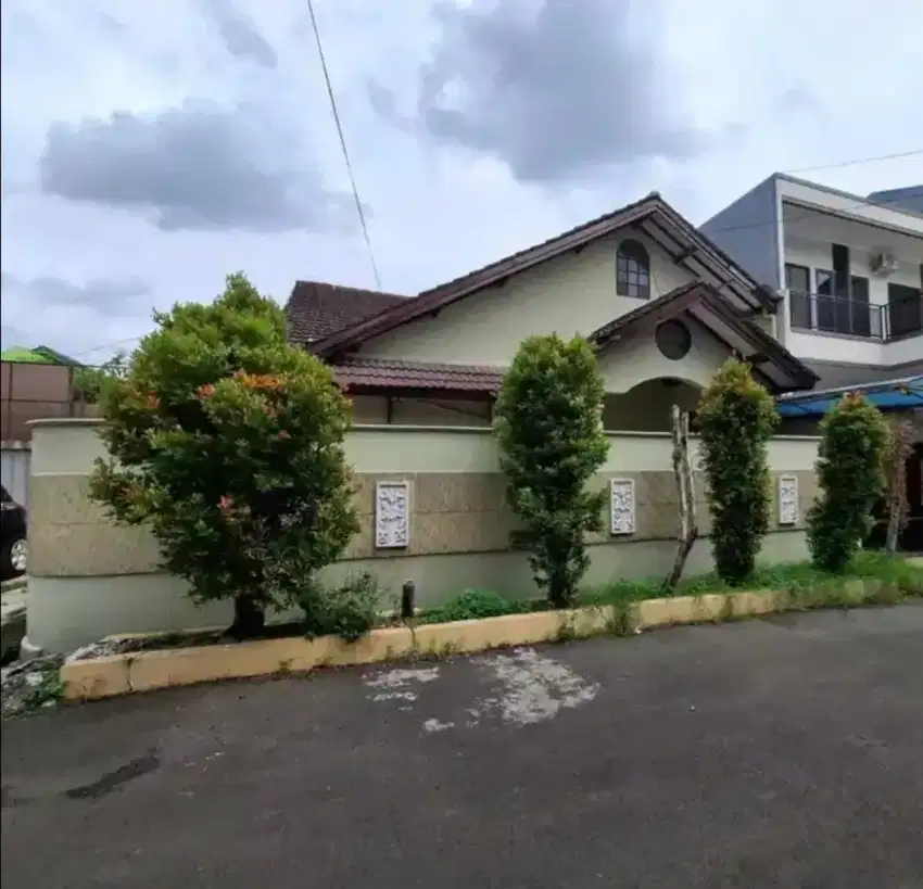 BEST PRICE !! RUMAH HOOK 381 M² DI KOMPLEK GALAXY