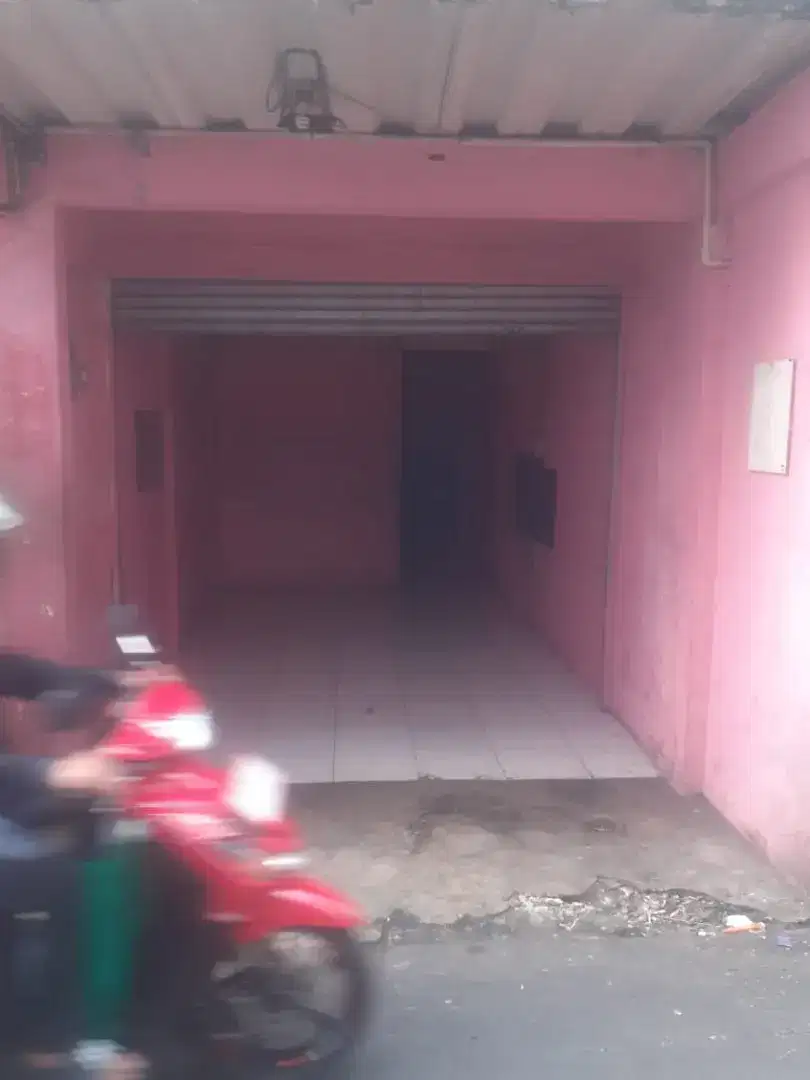 Di sewakan Ruko. Prempatan jalan, samping sekolah,  jalan hidup 24jam