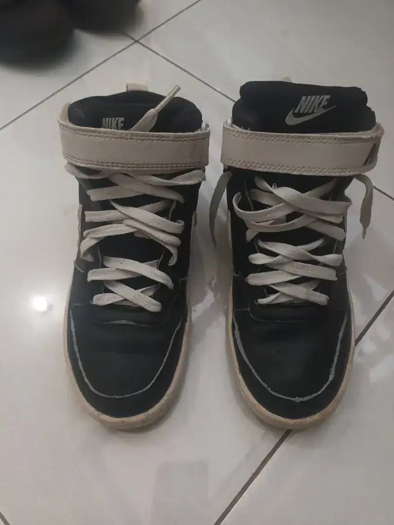Sepatu sekolah anak nike no. 37,5