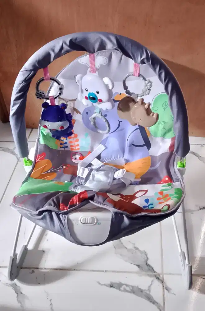 Bouncher tempat duduk bayi