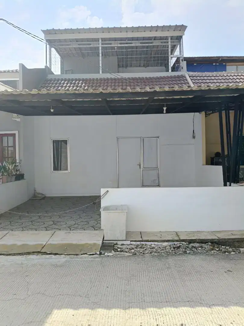 Disewa rumah tingkat di mutiara gading city