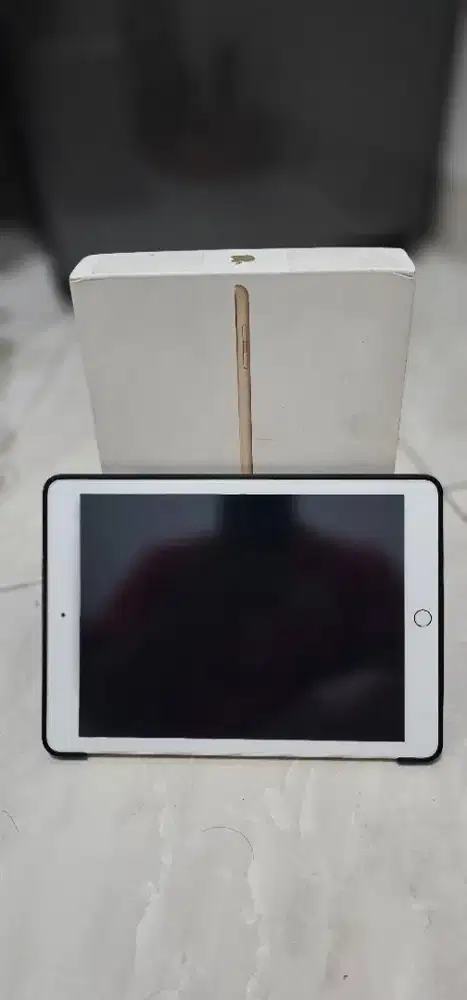 IPAD 5 128Gb Wifi Only.