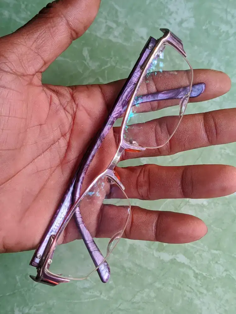 Kacamata Shiseido Plus& jalan