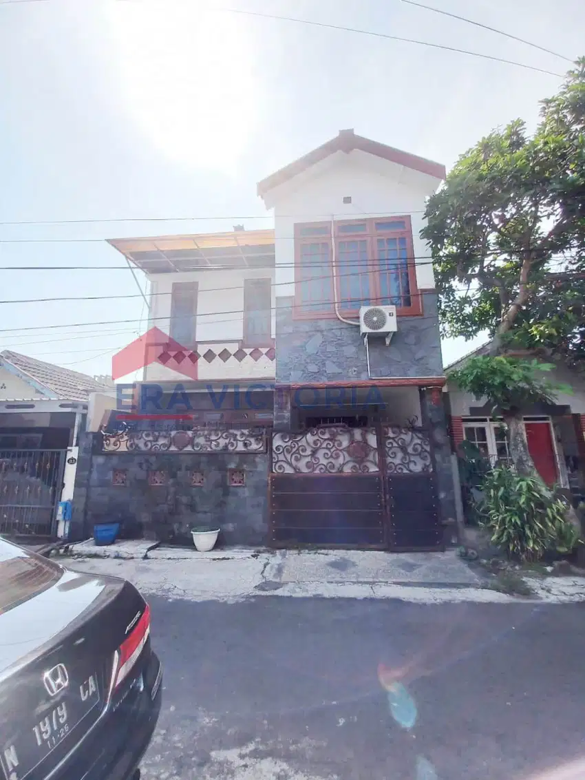 Rumah 2 lantai dilengkapi kitchen set cantik di area Sulfat