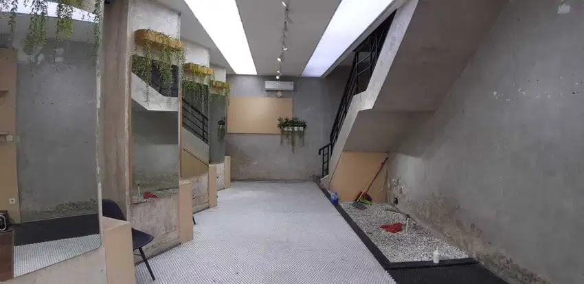 Ruko Blitz di Gading Serpong, Tangerang 135 m Sudah Renovasi