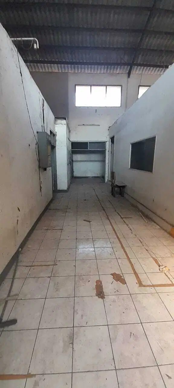 Gudang dijual hitung tanah saja di Jalan Industri