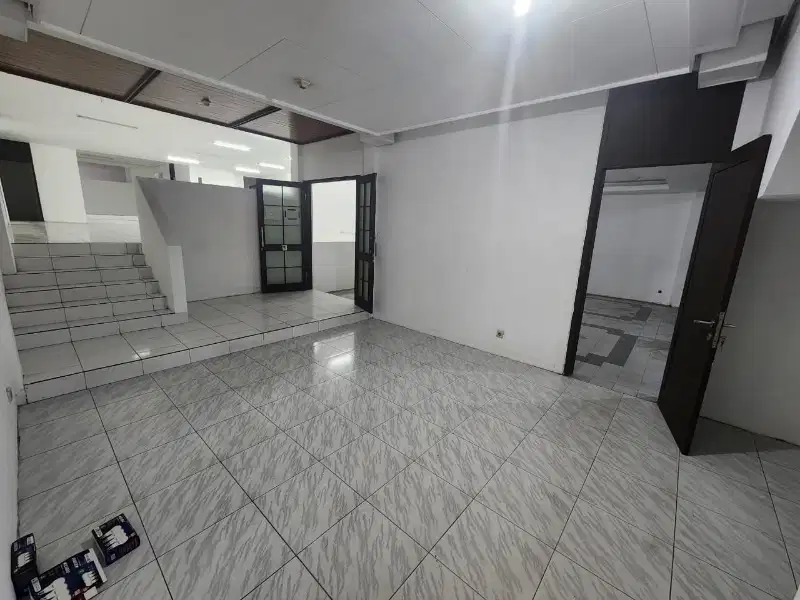 Disewakan Rumah untuk Ruang Usaha Strategis Di Surya Sumantri