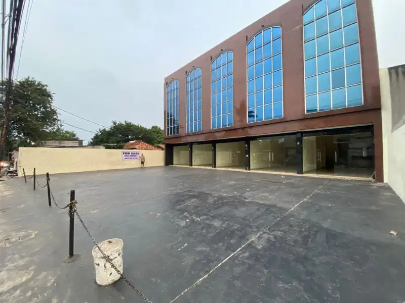 Ruko 3.5 lantai di bintaro parkir luas