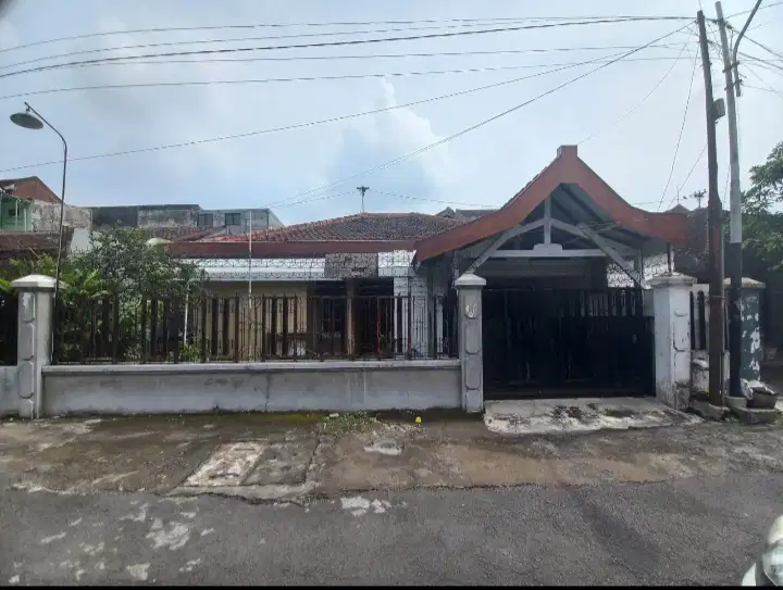 Rumah 1,5 lantai di area jalan bunga-bunga dekat Suhat