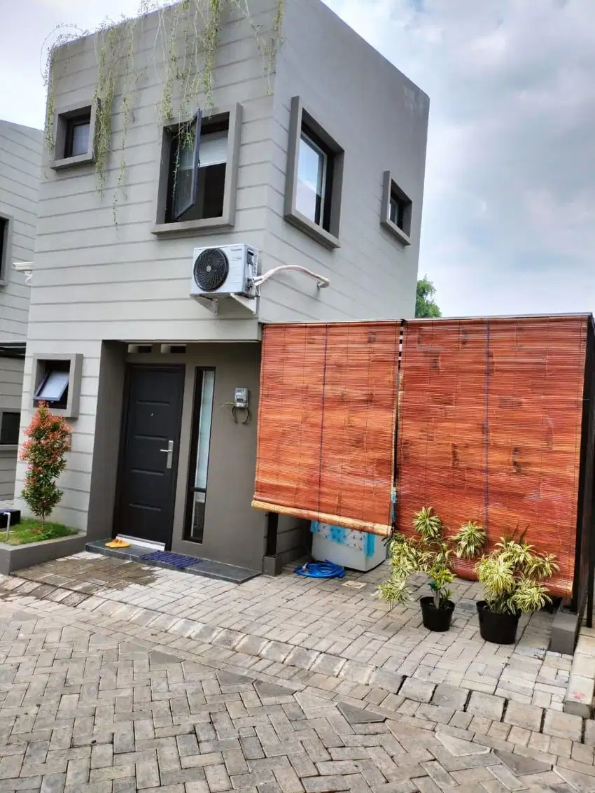 Disewakan Rumah Full Furnish Dekat Binus di Kvadra Araya Malang