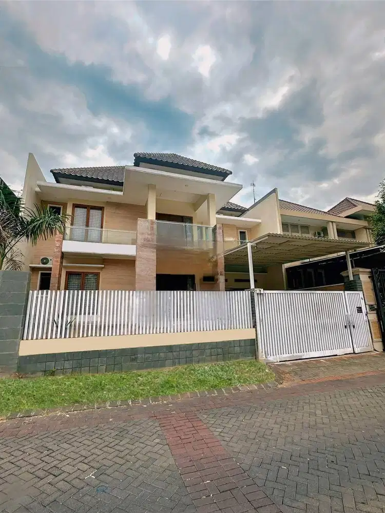 Dijual Rumah Strategis International Village Citraland Utama Surabaya