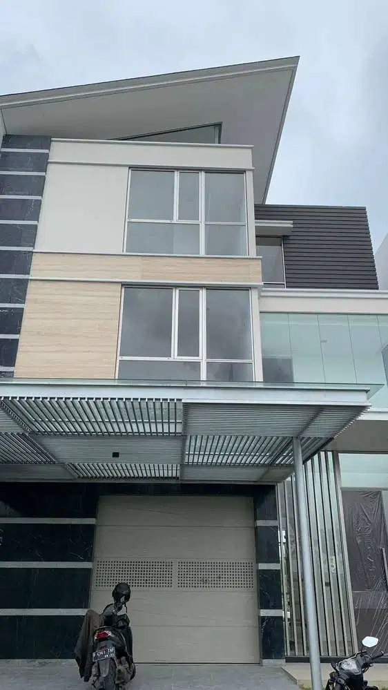 DISEWAKAN RUMAH GOLF ISLAND UK 12X35 CASPIAN 3 LANTAI VIEW LAUT GOLF