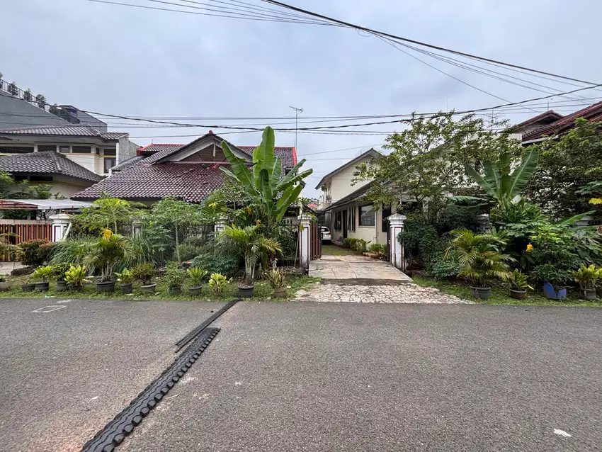 Dijual Rumah Tanah Luas, Jalan Muka Lebar, 2 rumah dalam 1 Lahan