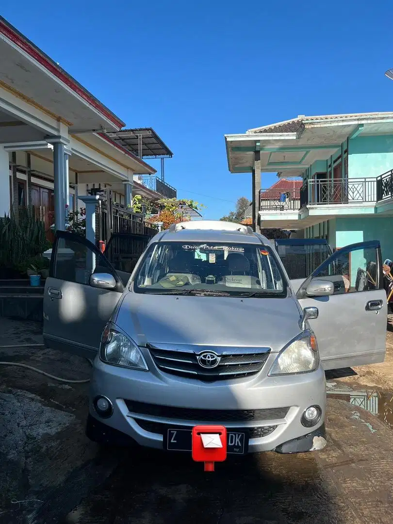 Dijual Avanza 2010 matic Kumplit Perawatan orsinilan semua km rendah
