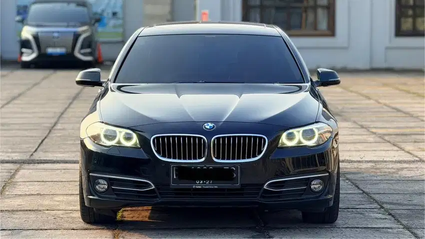 BMW 520i F10 MODERN LUXURY 2017 LCI Interior Digital • Black