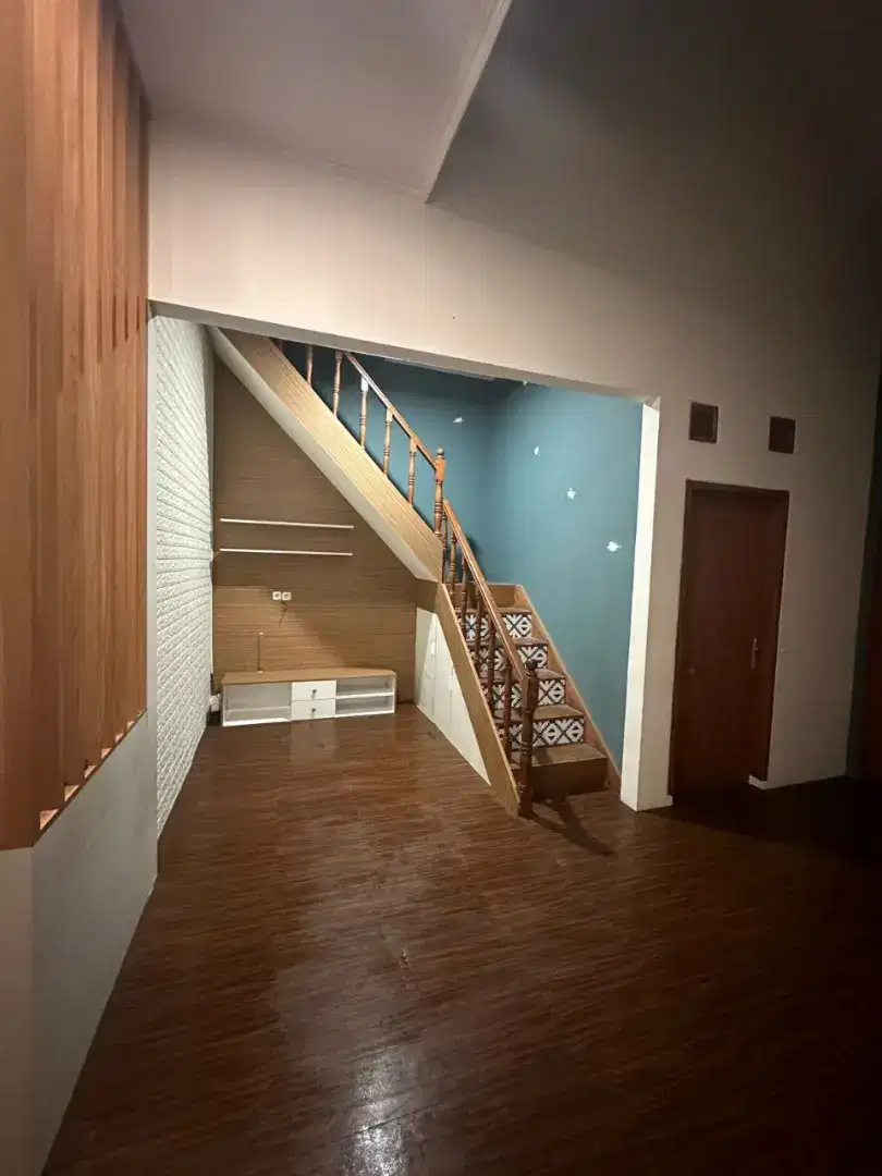 Disewakan Rumah Cantik di Turangga
