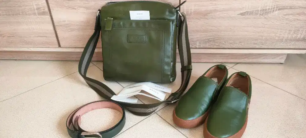 Sepatu tas dan ikat pinggang pria BALLY