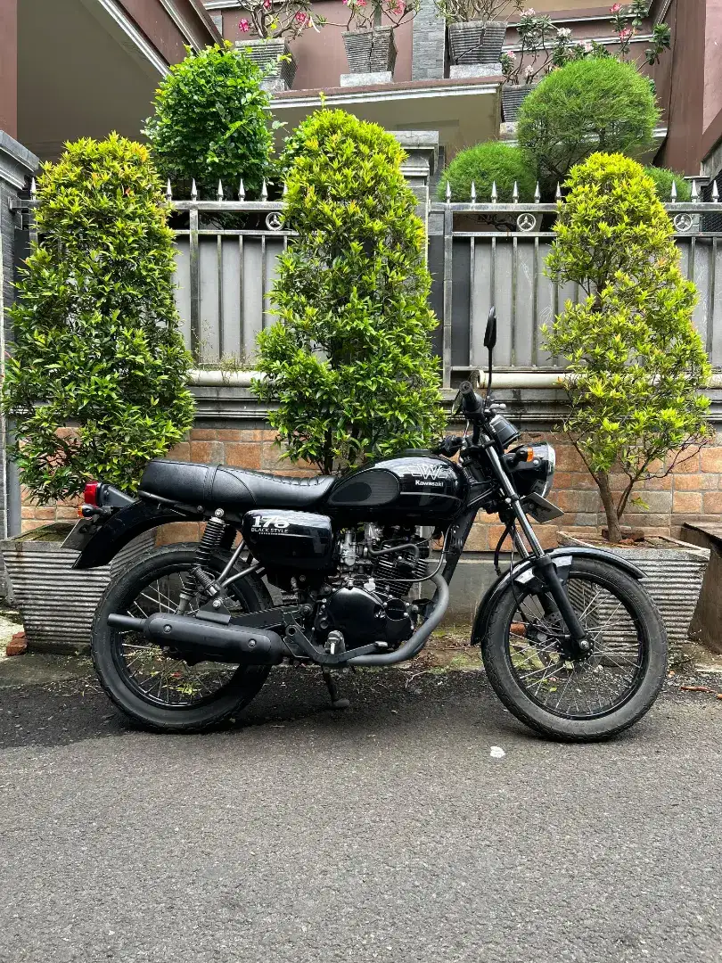 W175 SE Black Style (Pajak Panjang)