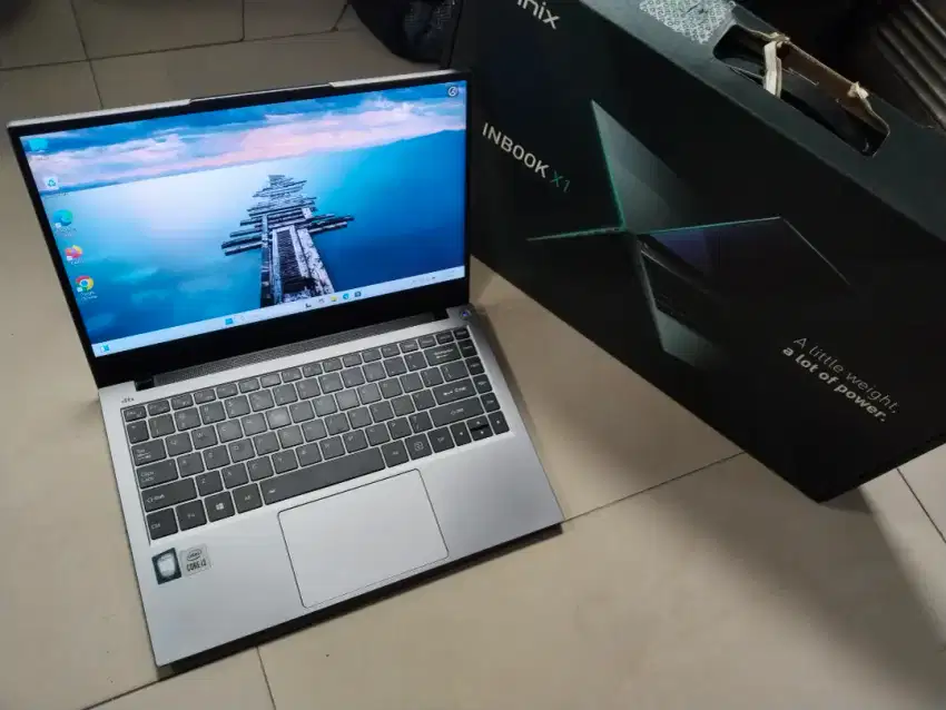 Dijual laptop intel i3-gen 10 ram 8GB SSD 256gb  win 11 sap pakai COD