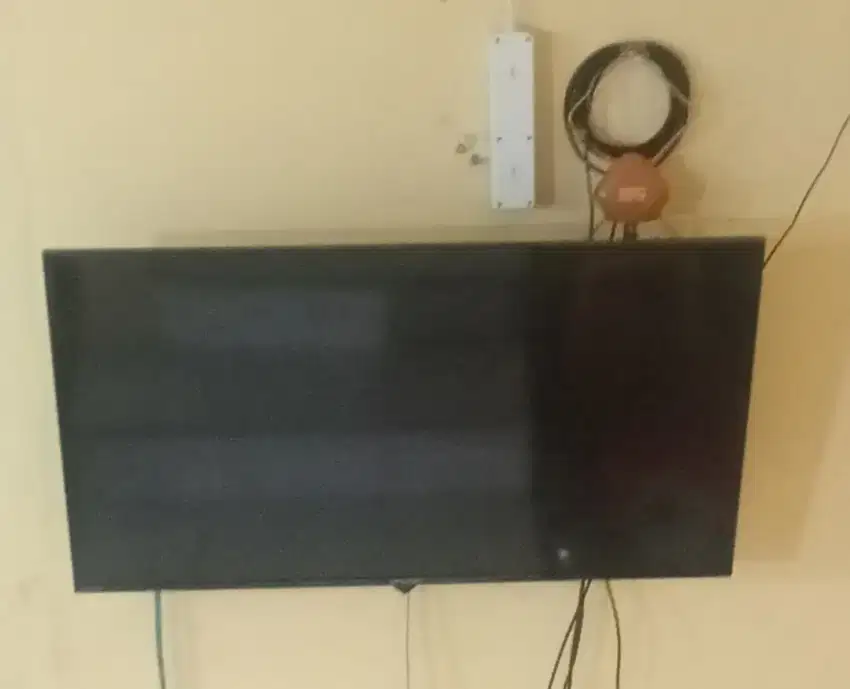 dijual TV Sharp 40inch kondisi masih normal