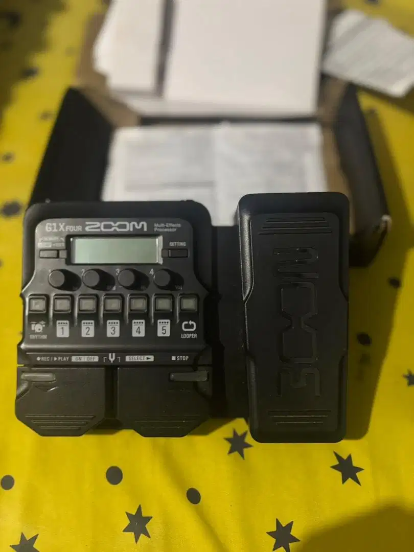Efek gitar Zoom G1X Four.