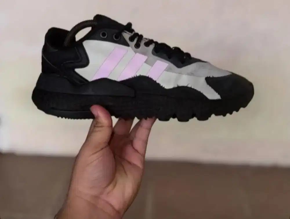 Dijual sepatu second Adidas nite Jogger kondisi masih bagus size 42
