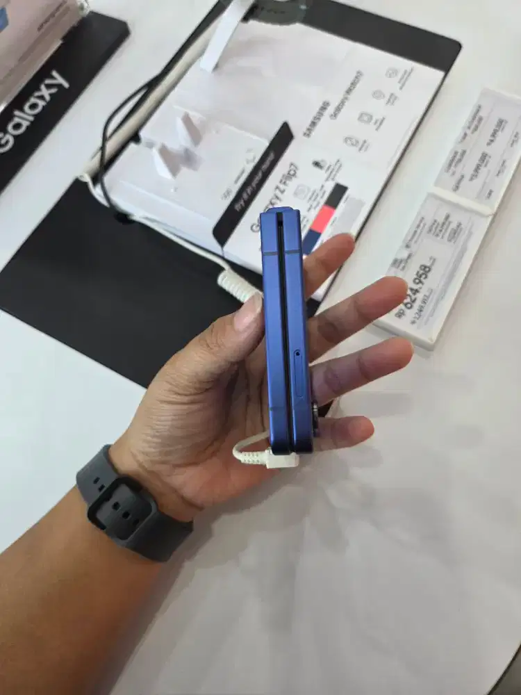 New galaxy zflip7 256