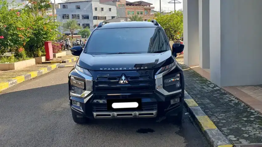 Km 22 rb mitsubishi xpander cross premium 2023 pakai 2024 hitam