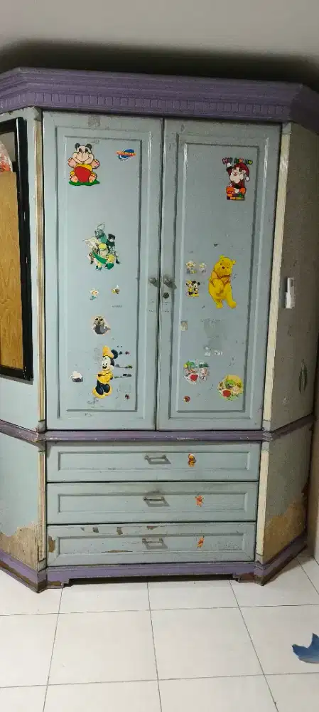 Lemari baju besar