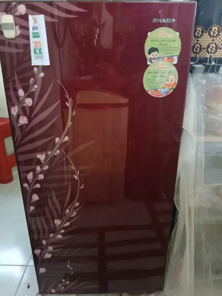 kulkas satu pintu merek sharp.