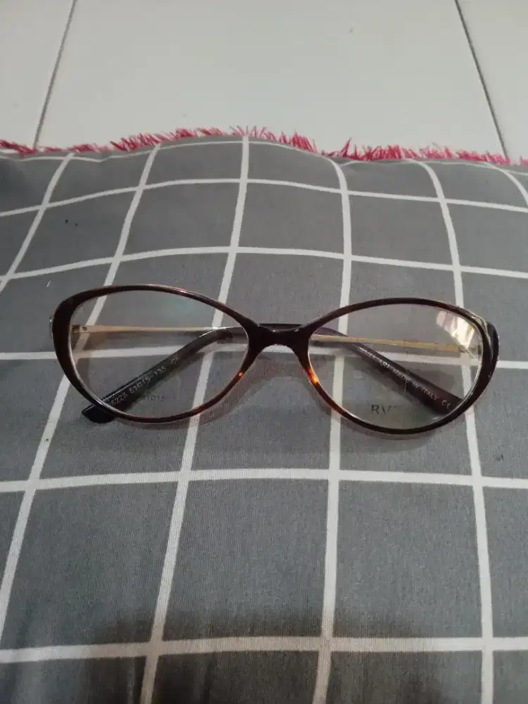 Kacamata wanita merek BVLGARI made in italy