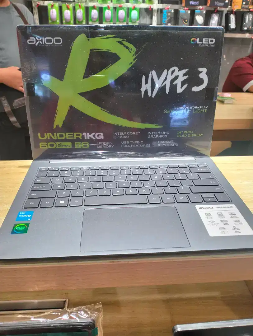 AXIOO HYPE R3 OLED