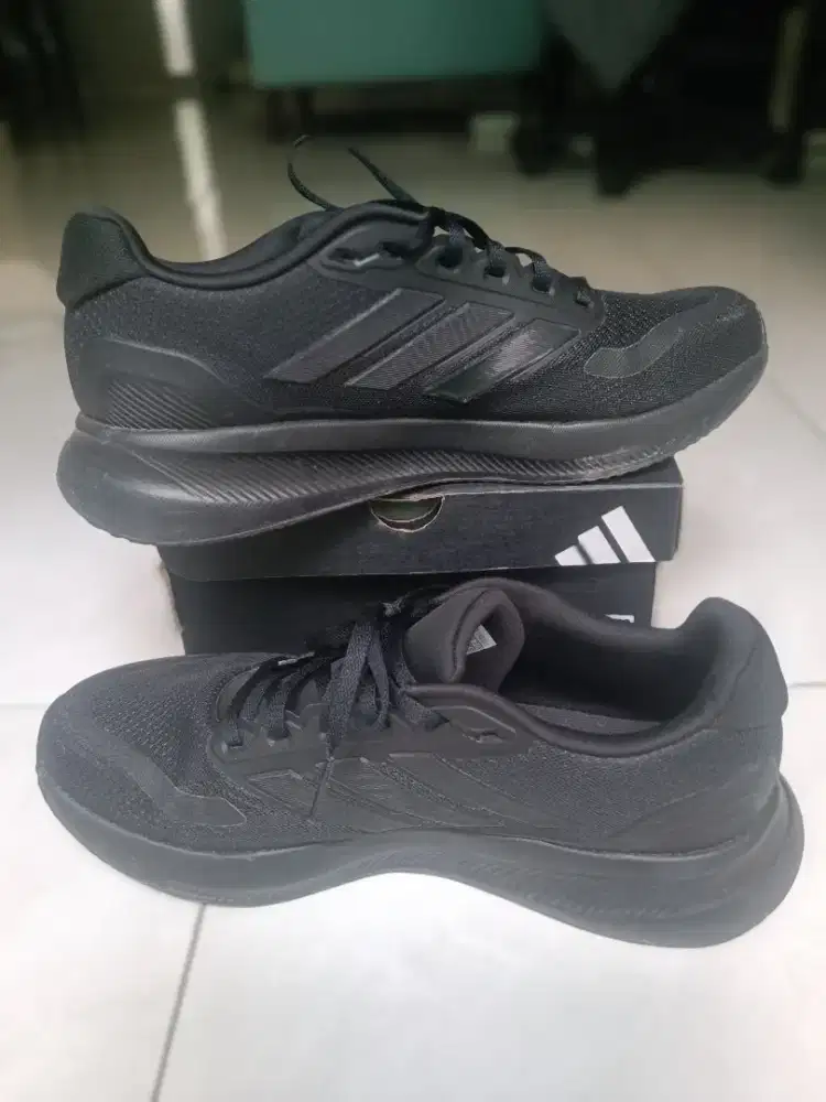 Sepatu Running Adidas sz 43