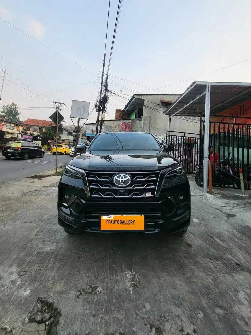 Toyota Fortuner 2.8 4x2 GR Sport DSL AT Tahun 2022 Hitam