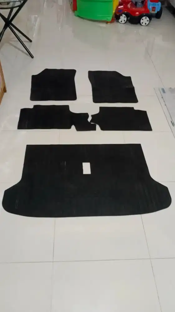 Dijual 1 Set Karpet Mobil Calya Murmer Ajah!!!