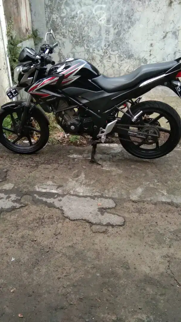 HONDA CB150R PGM-FI 2013