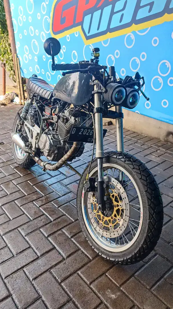 Tiger 2000 Caferacer