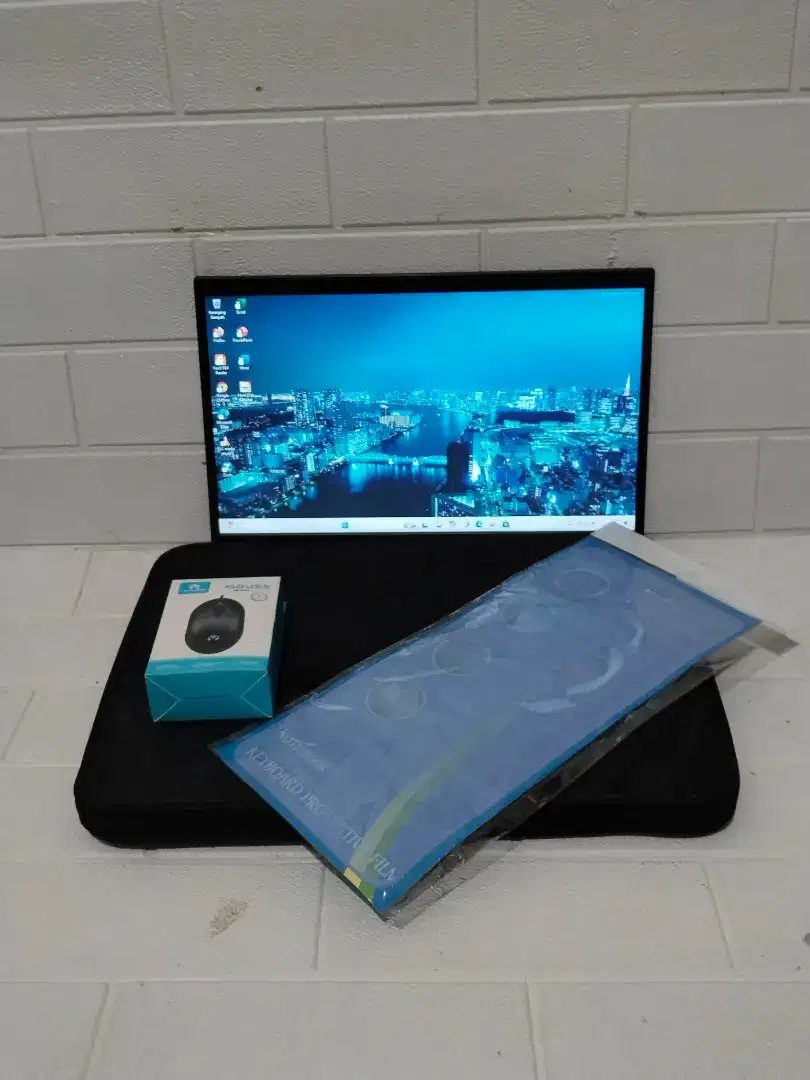 Advan Soulmate 1405 
Intel celeron N4020 Ram 4 GB/SSD 128 GB