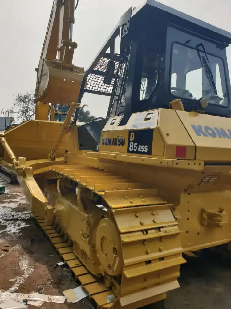 Dozer KOMATSU - D85 ES