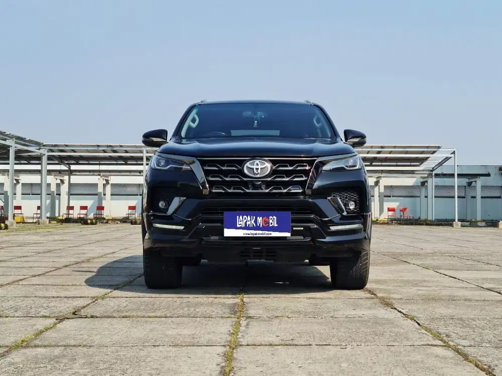 Toyota Fortuner 2.8 GR Sport AT Diesel 2022 Hitam KM 29RB