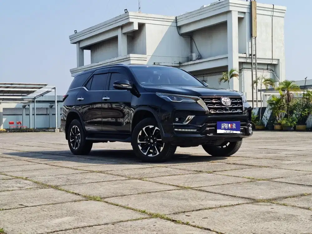 Toyota Fortuner 2.8 GR Sport AT Diesel 2022 Hitam KM 29RB