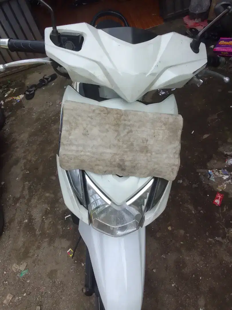 Di jual mototr honda beat fi standar body2 ok kelistrikan ok