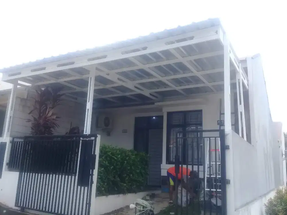 Kanopi Baja ringan terpasang
