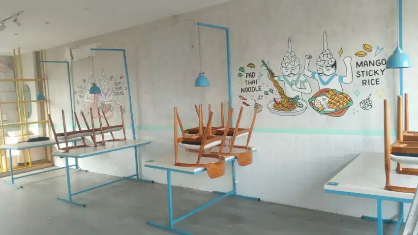 MEJA CAFE VARIASI LAMPU GANTUNG