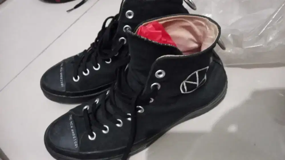 Sepatu converse full black