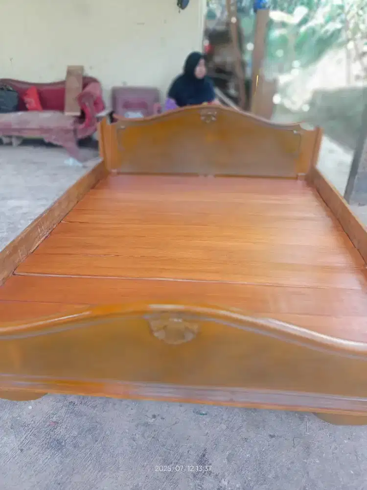 Ranjang jati dipan tempat tidur bekas Bogor dah melamin